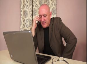 Дядя чиновник трахает свою молодую племянницу